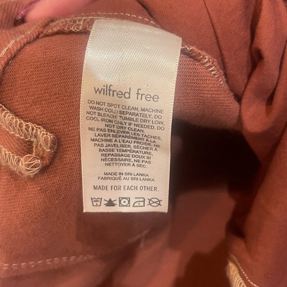 Aritzia Wilfred Free modern cargo pant  - Rust - Picture 5 of 7